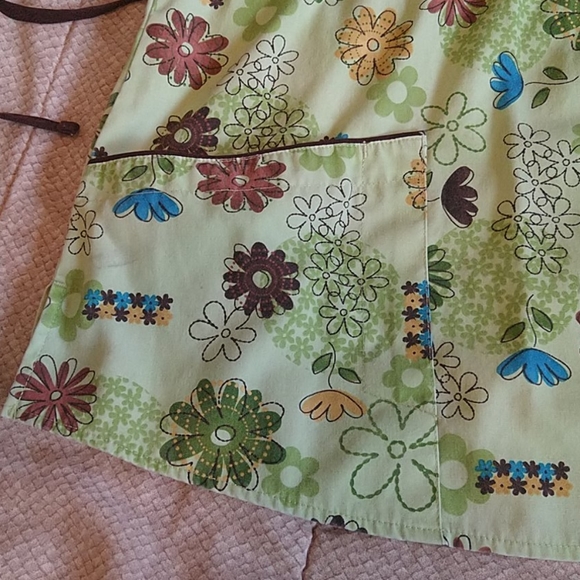5/$20 Small green scrub shirt w/ colorful flowers - Picture 3 of 4